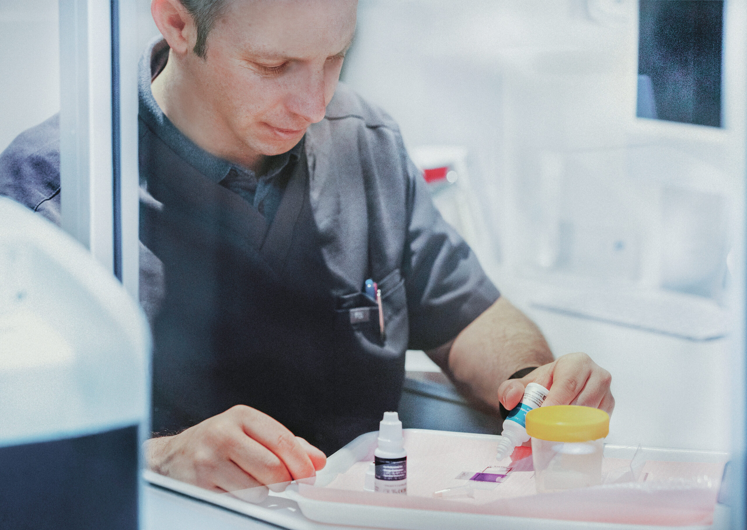 Laboratory work in reproductive medicine – meticulous processes at the Munich Fertility Center.