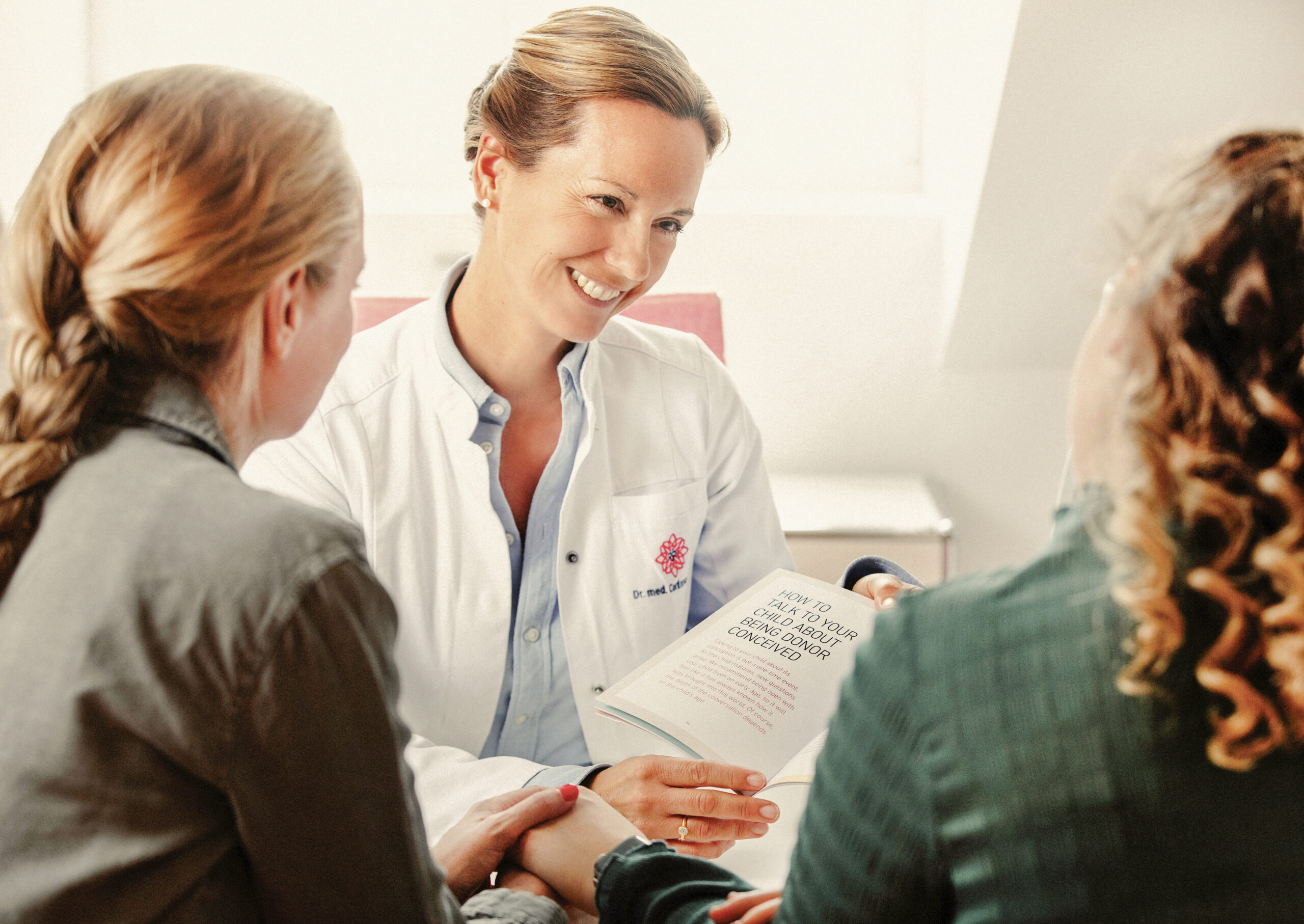 Dr Corinna Mann advises a lesbian couple at the fertility centre in Munich on their wish to have a child and the next treatment steps.