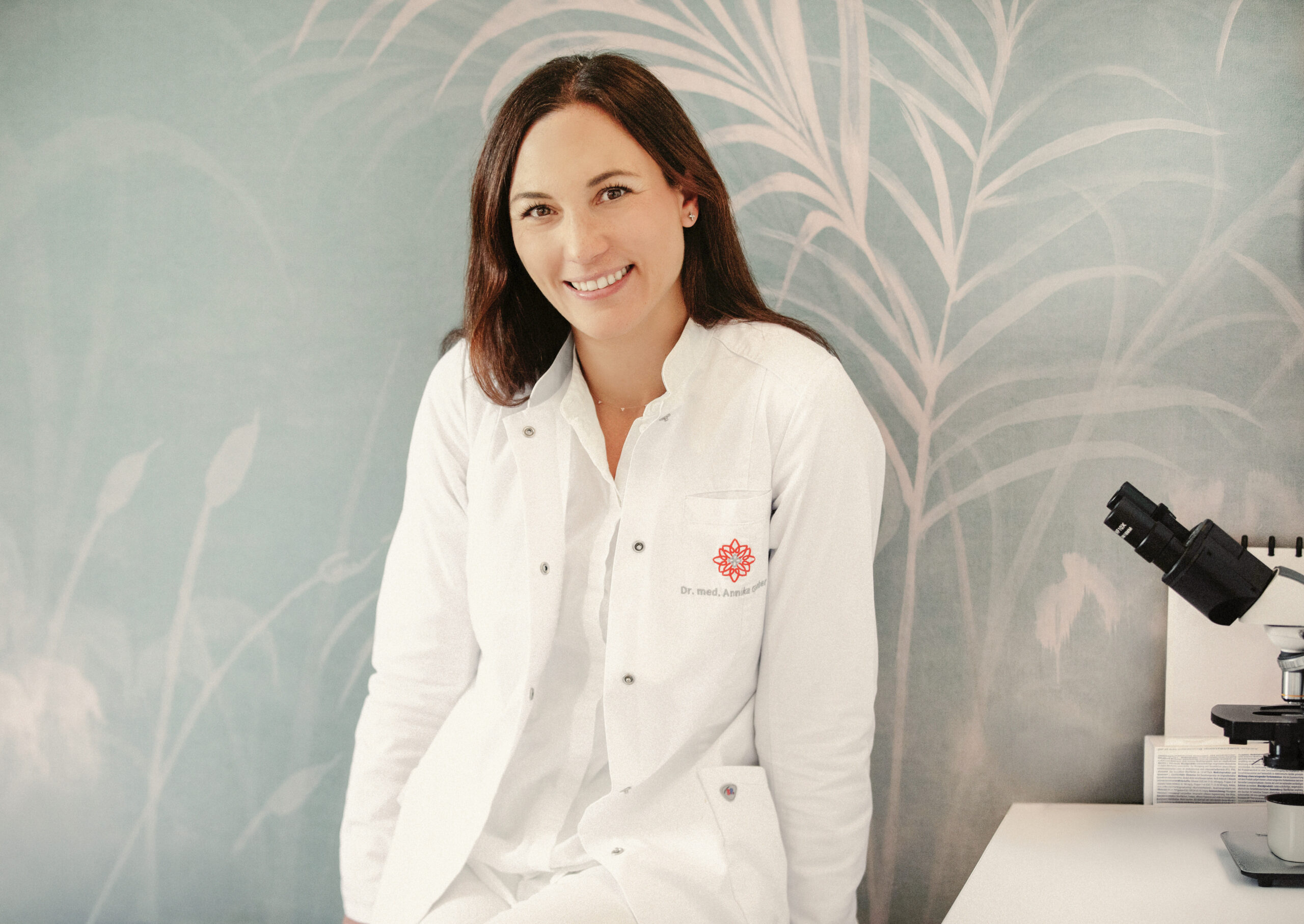 Portrait of fertility specialist Dr. med. Annika Gerber.