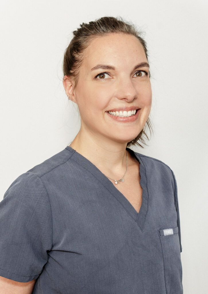 Portrait photo of Dr. rer. nat. Andrea Wartenberg, Diplom-Biologin